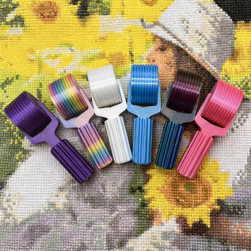 New Diamond Art Roller - Essential DIY Craft Tool Easy Grip Hand Roller for Diamond Painting Compact Efficient Ergonomic Design