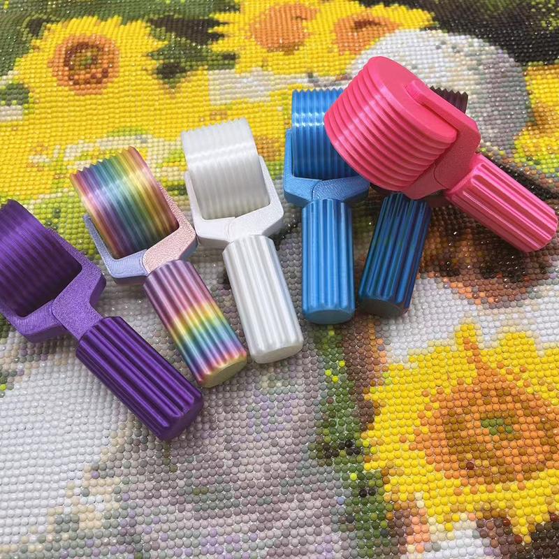 New Diamond Art Roller - Essential DIY Craft Tool Easy Grip Hand Roller for Diamond Painting Compact Efficient Ergonomic Design